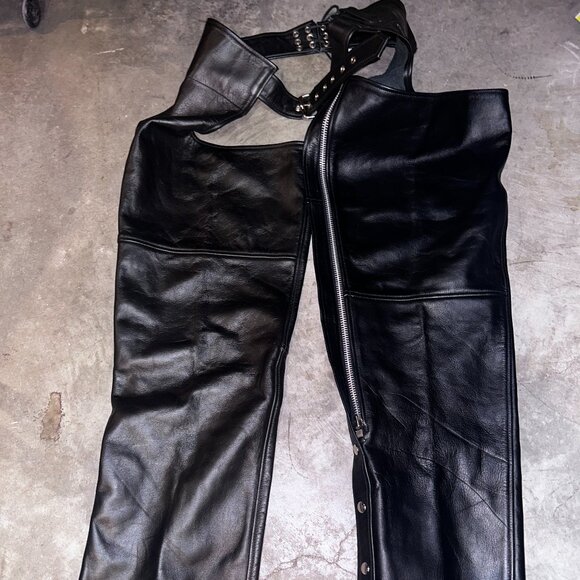 First Classic Leather Gear BIKER CHAPS MENS SIZE: XL Genuine Black Leather - NEW - Picture 1 of 7